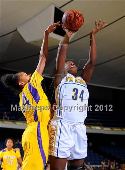 Thumbnail 3 in JW North vs. Lynwood (CIF SS D2AA Final) photogallery.