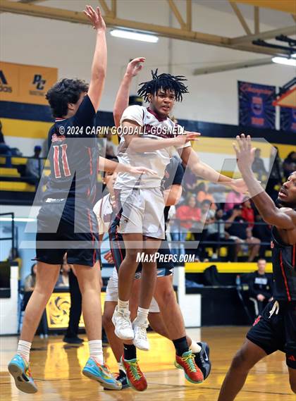 Thumbnail 2 in Living Water Christian vs. New Bern (Hurricane Holiday Classic) photogallery.
