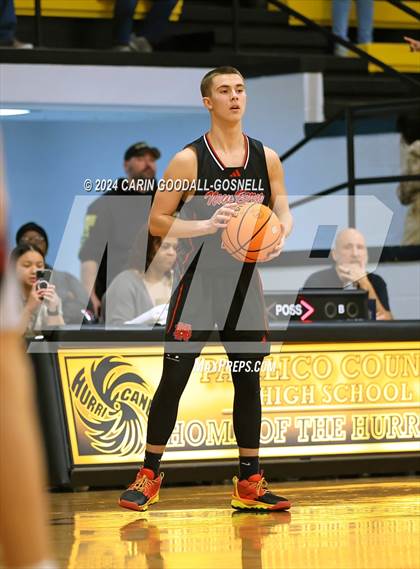 Thumbnail 2 in Living Water Christian vs. New Bern (Hurricane Holiday Classic) photogallery.