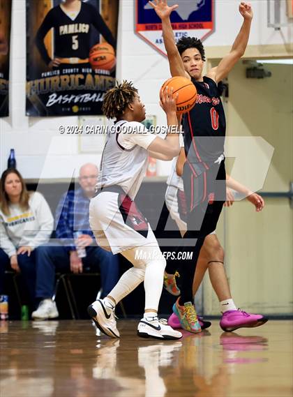 Thumbnail 3 in Living Water Christian vs. New Bern (Hurricane Holiday Classic) photogallery.