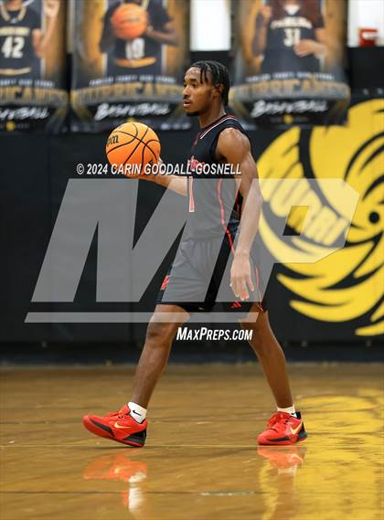 Thumbnail 3 in Living Water Christian vs. New Bern (Hurricane Holiday Classic) photogallery.