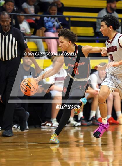 Thumbnail 3 in Living Water Christian vs. New Bern (Hurricane Holiday Classic) photogallery.