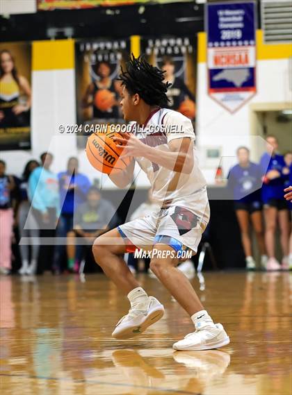 Thumbnail 3 in Living Water Christian vs. New Bern (Hurricane Holiday Classic) photogallery.