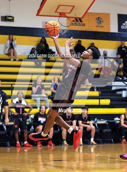 Thumbnail 3 in Living Water Christian vs. New Bern (Hurricane Holiday Classic) photogallery.