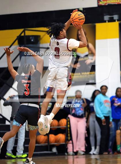 Thumbnail 1 in Living Water Christian vs. New Bern (Hurricane Holiday Classic) photogallery.