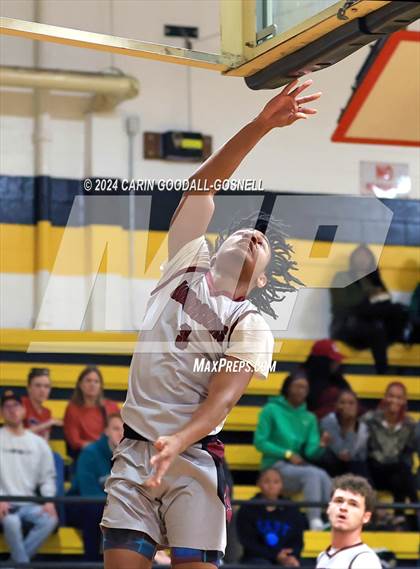 Thumbnail 1 in Living Water Christian vs. New Bern (Hurricane Holiday Classic) photogallery.
