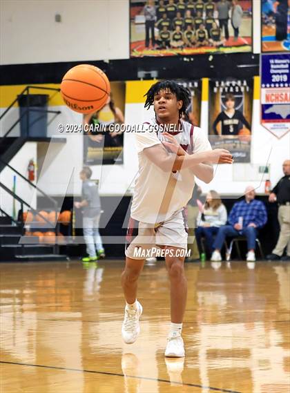 Thumbnail 3 in Living Water Christian vs. New Bern (Hurricane Holiday Classic) photogallery.