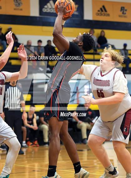 Thumbnail 2 in Living Water Christian vs. New Bern (Hurricane Holiday Classic) photogallery.