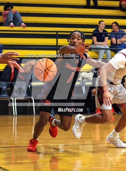Thumbnail 1 in Living Water Christian vs. New Bern (Hurricane Holiday Classic) photogallery.