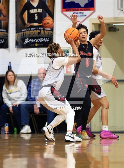 Thumbnail 2 in Living Water Christian vs. New Bern (Hurricane Holiday Classic) photogallery.