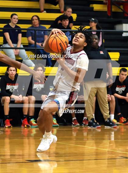 Thumbnail 1 in Living Water Christian vs. New Bern (Hurricane Holiday Classic) photogallery.