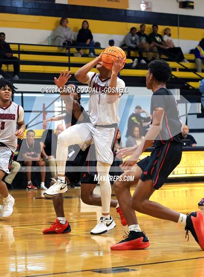 Thumbnail 2 in Living Water Christian vs. New Bern (Hurricane Holiday Classic) photogallery.