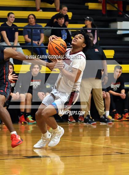 Thumbnail 3 in Living Water Christian vs. New Bern (Hurricane Holiday Classic) photogallery.