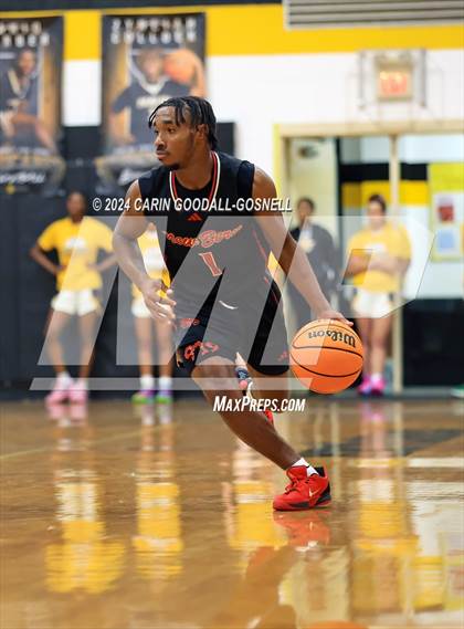Thumbnail 3 in Living Water Christian vs. New Bern (Hurricane Holiday Classic) photogallery.