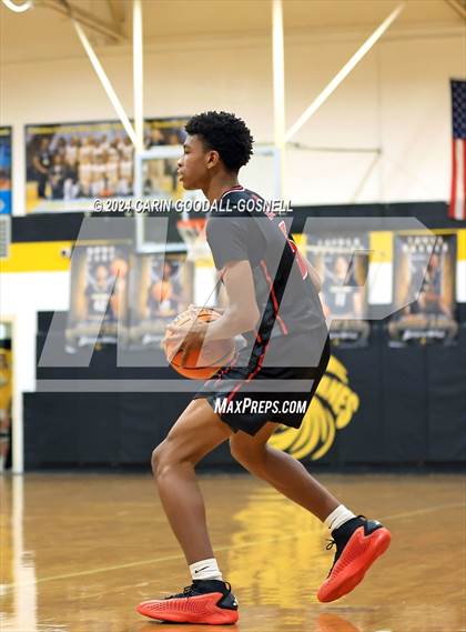 Thumbnail 3 in Living Water Christian vs. New Bern (Hurricane Holiday Classic) photogallery.