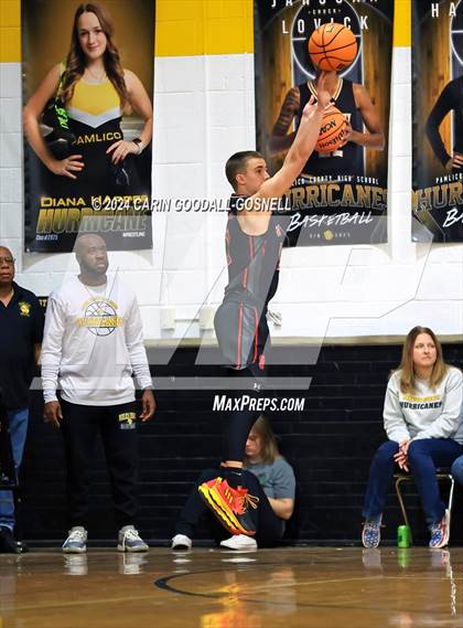 Thumbnail 2 in Living Water Christian vs. New Bern (Hurricane Holiday Classic) photogallery.