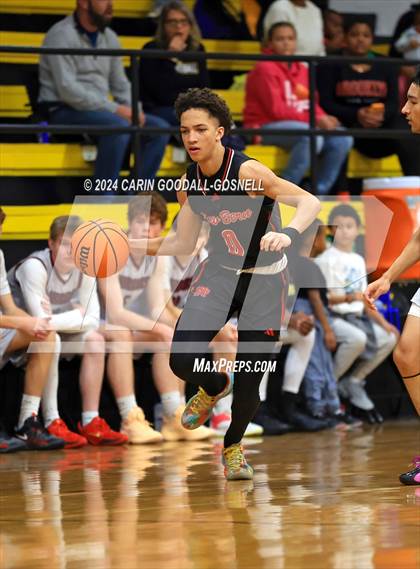 Thumbnail 2 in Living Water Christian vs. New Bern (Hurricane Holiday Classic) photogallery.