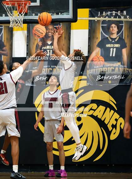 Thumbnail 2 in Living Water Christian vs. New Bern (Hurricane Holiday Classic) photogallery.