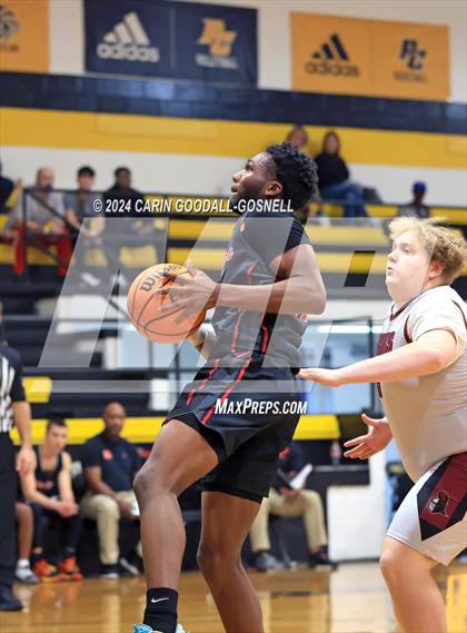 Thumbnail 2 in Living Water Christian vs. New Bern (Hurricane Holiday Classic) photogallery.