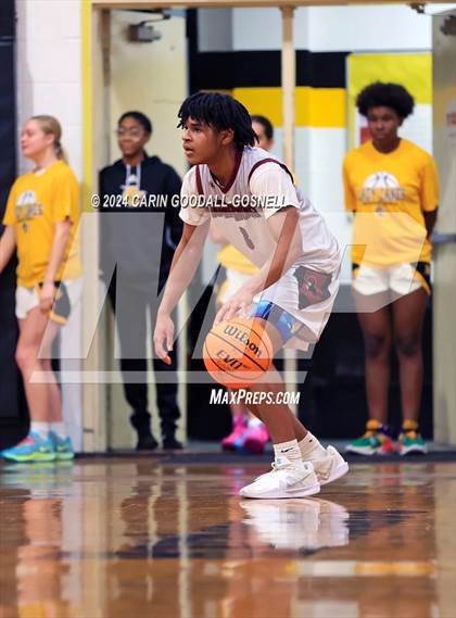 Thumbnail 2 in Living Water Christian vs. New Bern (Hurricane Holiday Classic) photogallery.