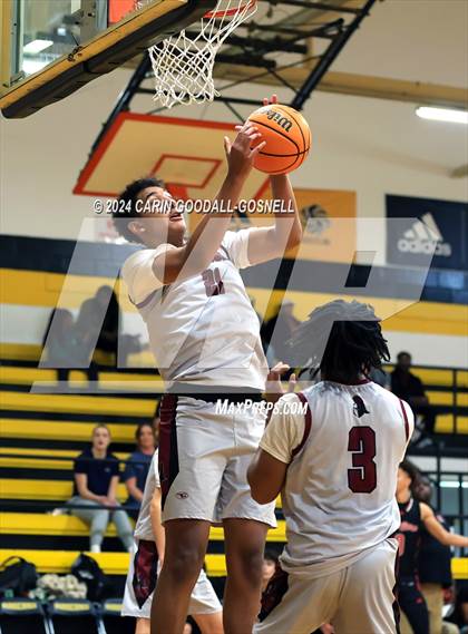 Thumbnail 2 in Living Water Christian vs. New Bern (Hurricane Holiday Classic) photogallery.