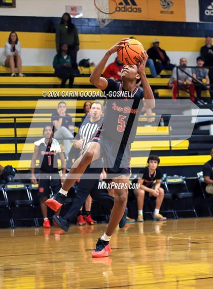 Thumbnail 2 in Living Water Christian vs. New Bern (Hurricane Holiday Classic) photogallery.