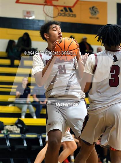 Thumbnail 1 in Living Water Christian vs. New Bern (Hurricane Holiday Classic) photogallery.
