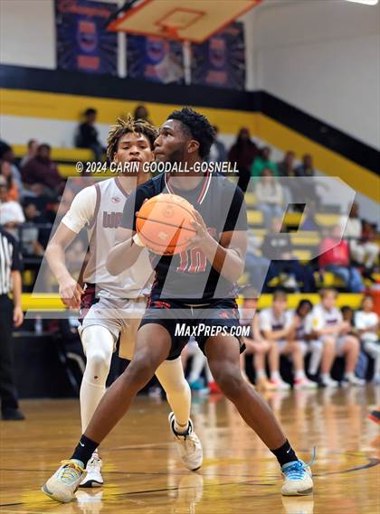 Thumbnail 3 in Living Water Christian vs. New Bern (Hurricane Holiday Classic) photogallery.