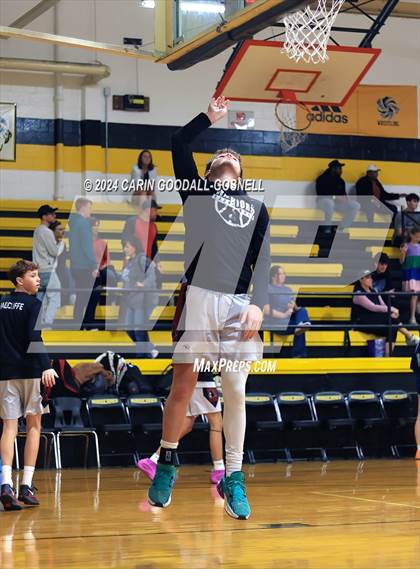 Thumbnail 3 in Living Water Christian vs. New Bern (Hurricane Holiday Classic) photogallery.