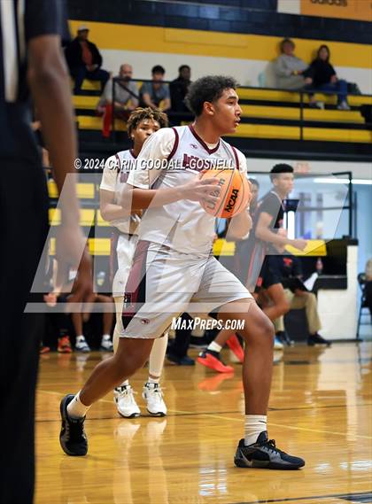 Thumbnail 1 in Living Water Christian vs. New Bern (Hurricane Holiday Classic) photogallery.