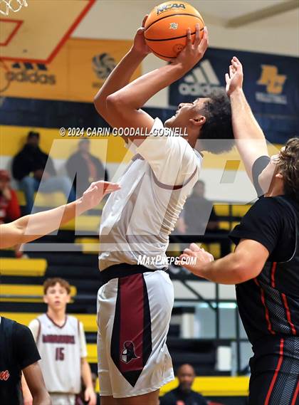 Thumbnail 2 in Living Water Christian vs. New Bern (Hurricane Holiday Classic) photogallery.
