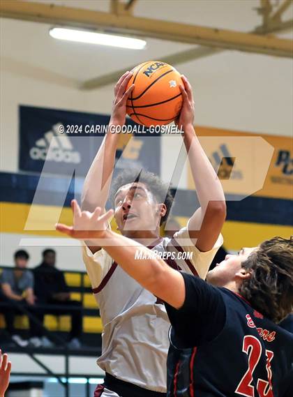 Thumbnail 3 in Living Water Christian vs. New Bern (Hurricane Holiday Classic) photogallery.