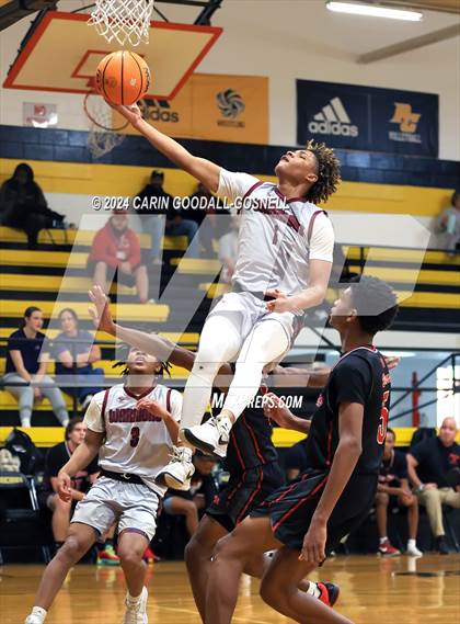 Thumbnail 3 in Living Water Christian vs. New Bern (Hurricane Holiday Classic) photogallery.
