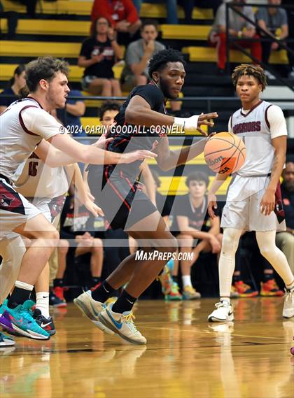 Thumbnail 2 in Living Water Christian vs. New Bern (Hurricane Holiday Classic) photogallery.