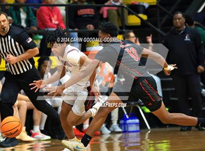 Thumbnail 3 in Living Water Christian vs. New Bern (Hurricane Holiday Classic) photogallery.