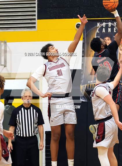 Thumbnail 2 in Living Water Christian vs. New Bern (Hurricane Holiday Classic) photogallery.