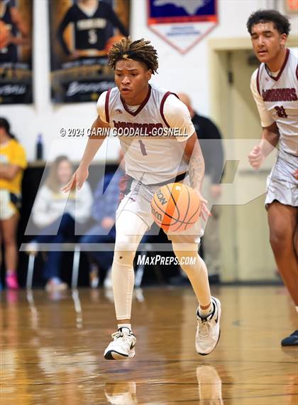 Thumbnail 3 in Living Water Christian vs. New Bern (Hurricane Holiday Classic) photogallery.