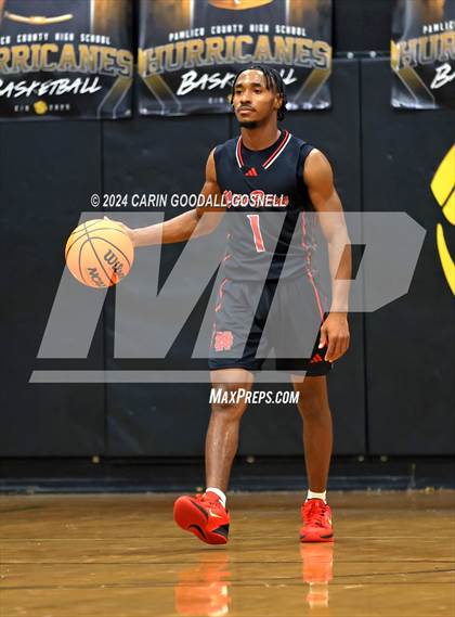 Thumbnail 2 in Living Water Christian vs. New Bern (Hurricane Holiday Classic) photogallery.