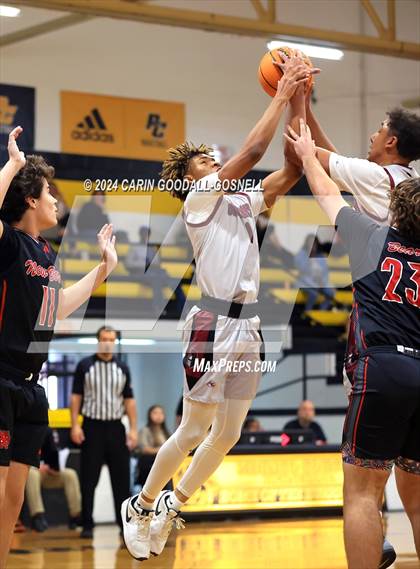 Thumbnail 2 in Living Water Christian vs. New Bern (Hurricane Holiday Classic) photogallery.
