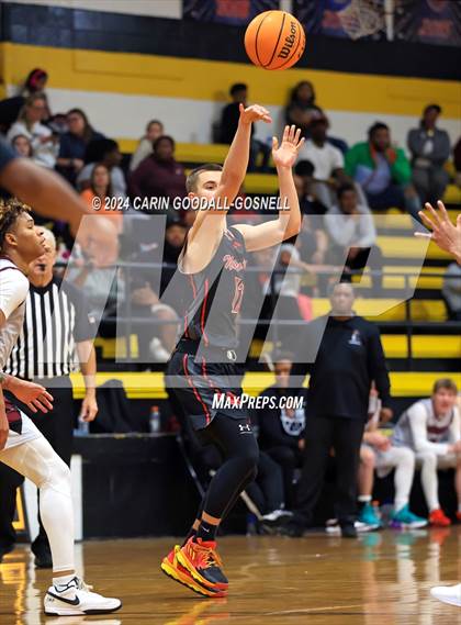 Thumbnail 1 in Living Water Christian vs. New Bern (Hurricane Holiday Classic) photogallery.