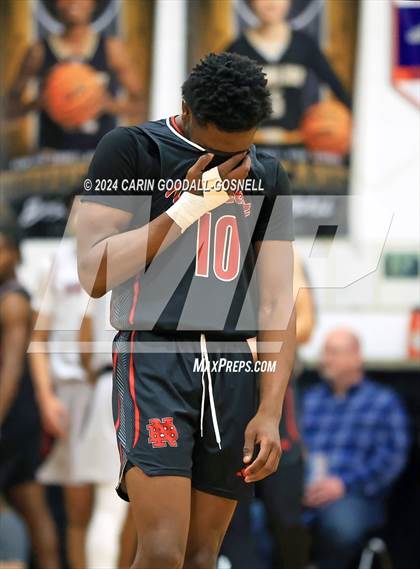 Thumbnail 3 in Living Water Christian vs. New Bern (Hurricane Holiday Classic) photogallery.