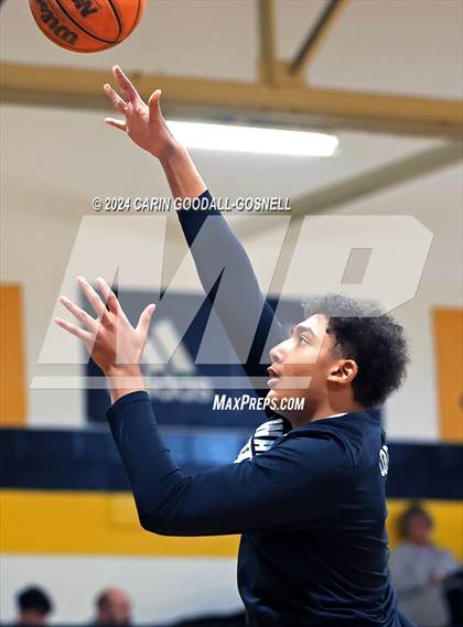 Thumbnail 3 in Living Water Christian vs. New Bern (Hurricane Holiday Classic) photogallery.