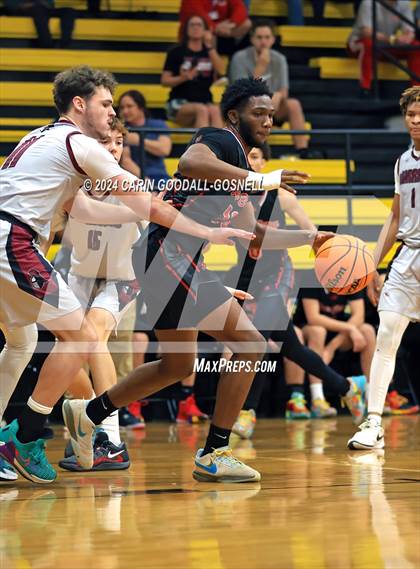 Thumbnail 1 in Living Water Christian vs. New Bern (Hurricane Holiday Classic) photogallery.