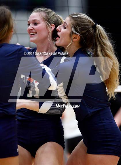 Thumbnail 2 in Southlake Carroll vs. V.R. Eaton (UIL 6A Regional Quarterfinal) photogallery.