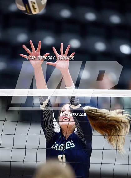 Thumbnail 2 in Southlake Carroll vs. V.R. Eaton (UIL 6A Regional Quarterfinal) photogallery.