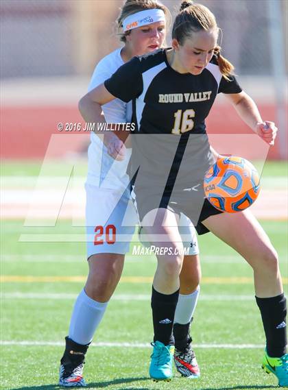 Thumbnail 3 in Round Valley vs. Chino Valley (AIA 2A Final) photogallery.