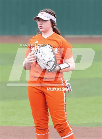 Thumbnail 3 in Mineola vs Van photogallery.