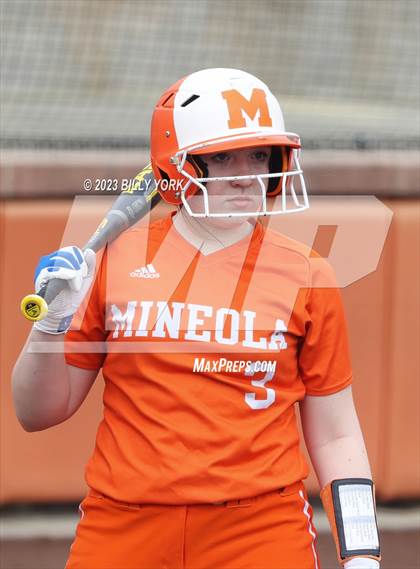 Thumbnail 2 in Mineola vs Van photogallery.