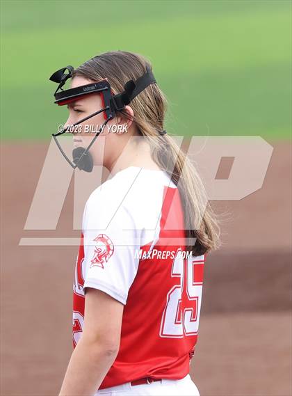Thumbnail 1 in Mineola vs Van photogallery.