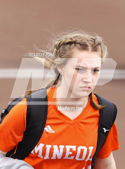 Thumbnail 3 in Mineola vs Van photogallery.